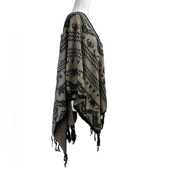 Kiara Lightweight Aztec Boho Knit Tassel Fringe Wrap Shawl Poncho Shrug - Picture 2 of 10